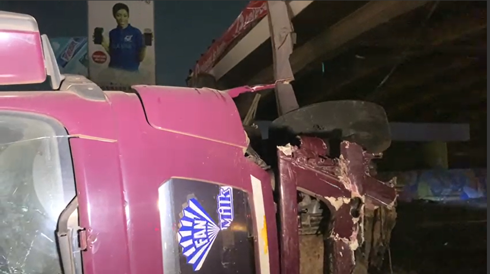 Screenshot 2025 01 25 193607 Channel1 News Truck overturns at Achimota overhead, causes major traffic delays